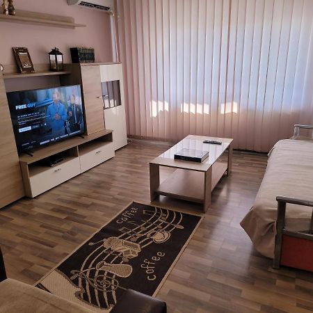 Quiet, Relaxing, Family Friendly Apartamento Bucarest Exterior foto