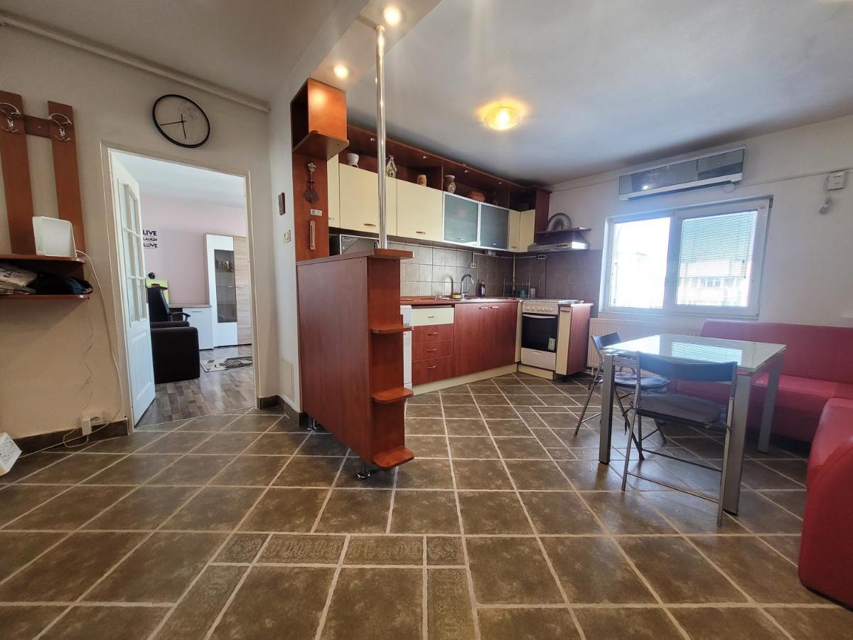 Quiet, Relaxing, Family Friendly Apartamento Bucarest Exterior foto