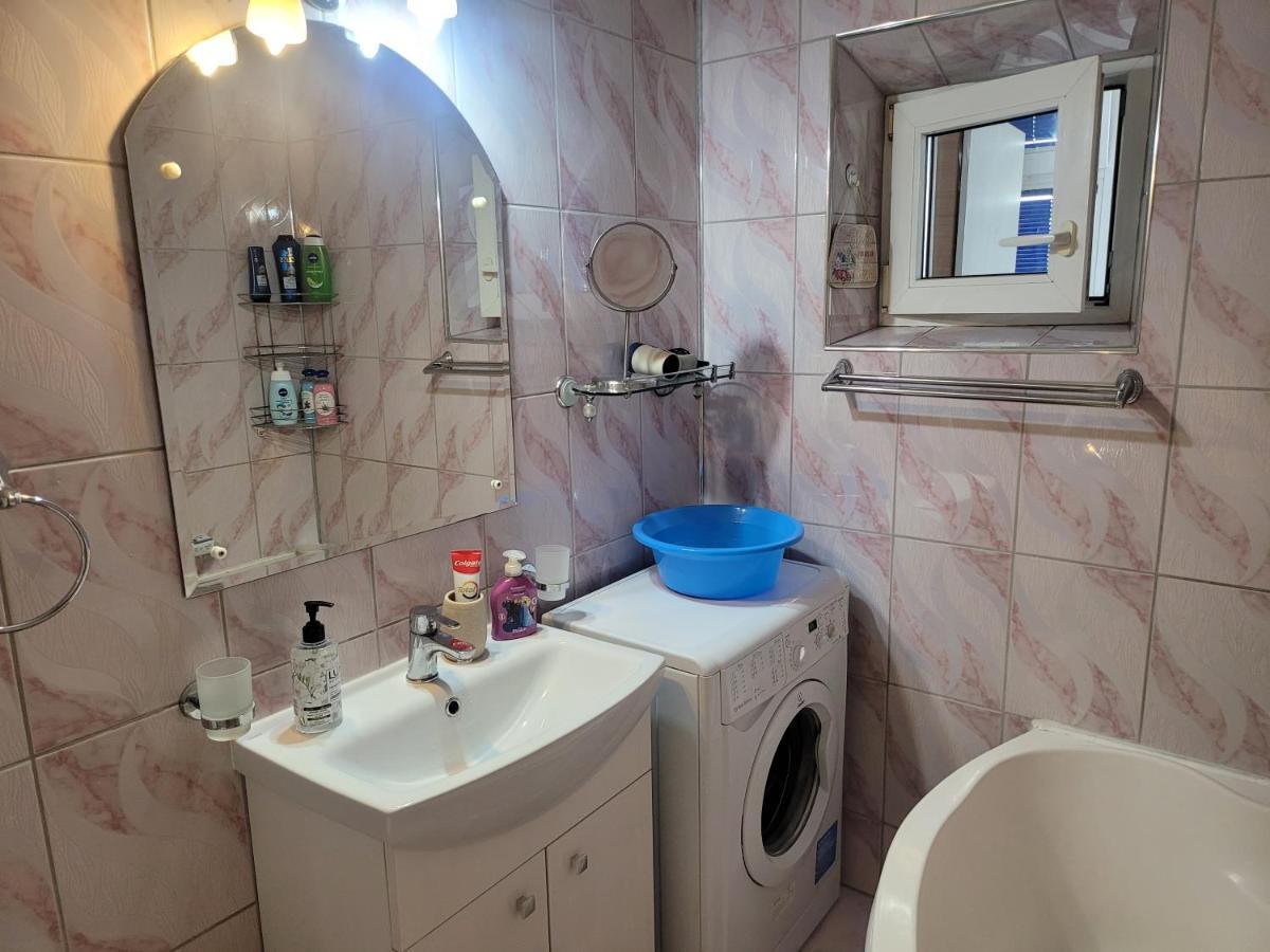 Quiet, Relaxing, Family Friendly Apartamento Bucarest Exterior foto