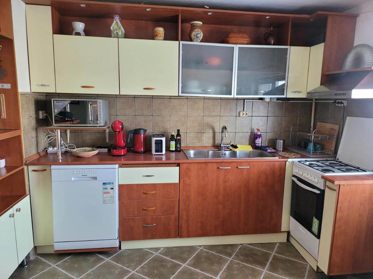 Quiet, Relaxing, Family Friendly Apartamento Bucarest Exterior foto